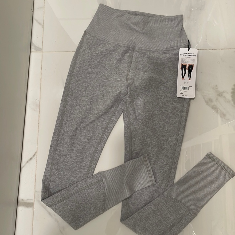 NEW alo yoga leggings, XS